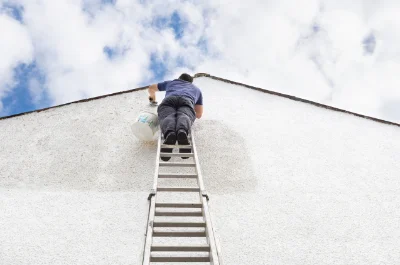 Peinture extérieure à la Clisse — façades et ravalement